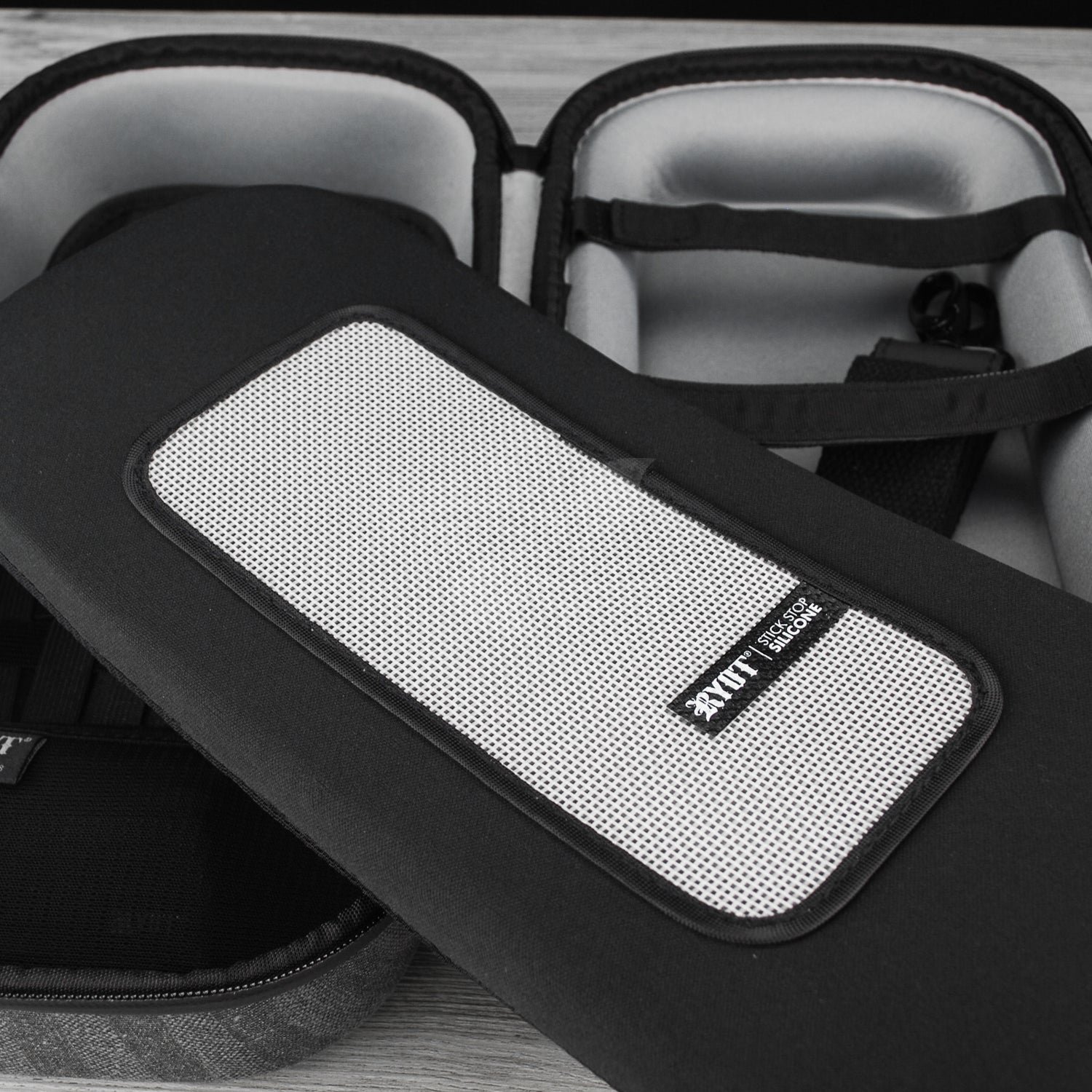 Ryot 35cm Axe Pack W/ SmellSafe Technology